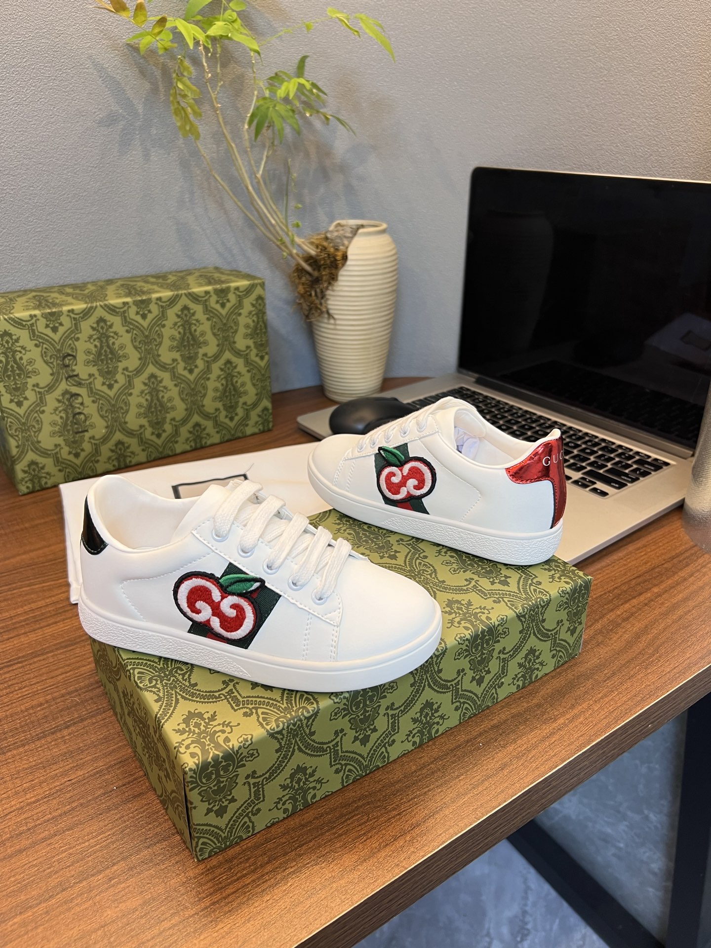 Children's shoes child